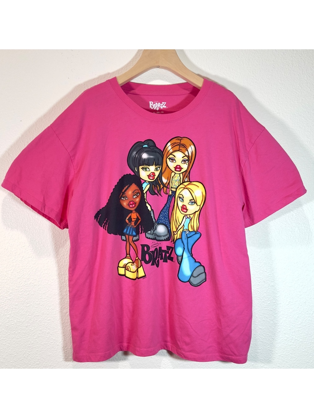 Bratz Dolls Graphic T-Shirt Women’s XL Pink Y2K Cloe Yasmin Sasha Jade